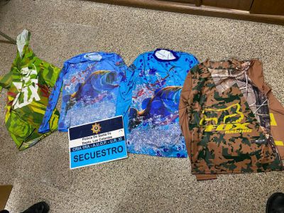 Secuestro de indumentaria sustraída desde un comercio