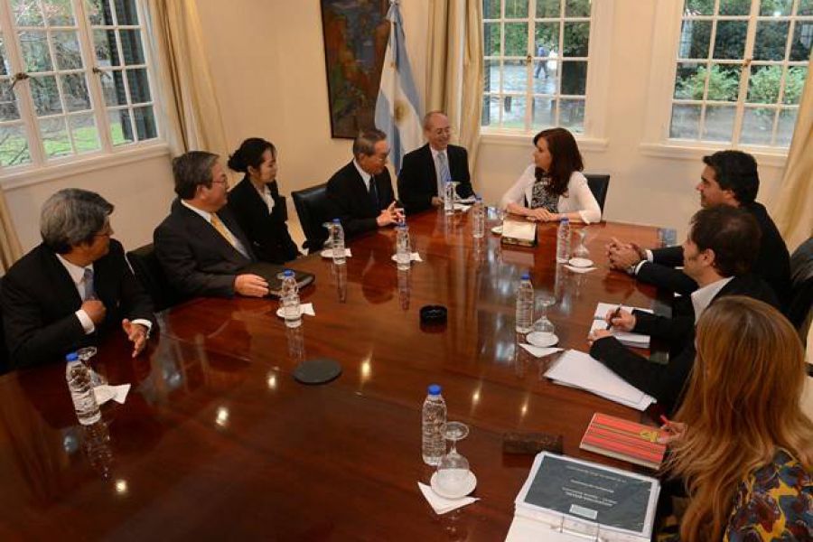 CFK con Mitsubishi - Foto Presidencia de la Nacion