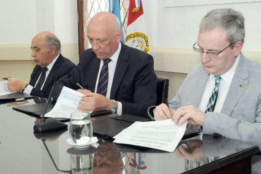 Firma de convenio con OMS - Foto Prensa GSF