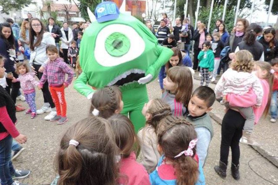 Festejos en Plaza Sarmiento - Foto Comuna de Franck