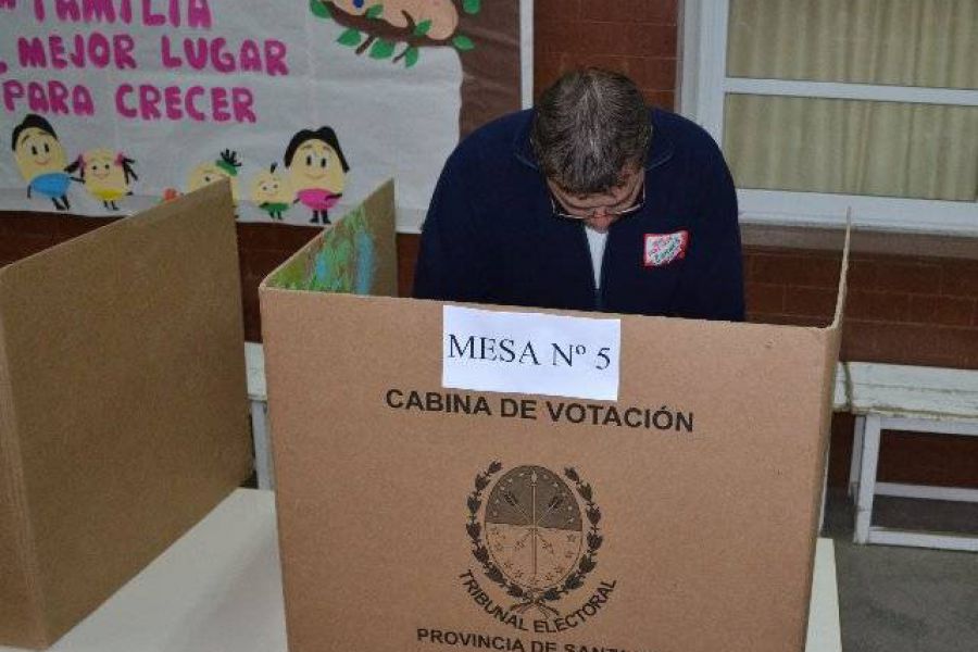 Simulacro electoral en Escuela Primaria - Foto FM Spacio