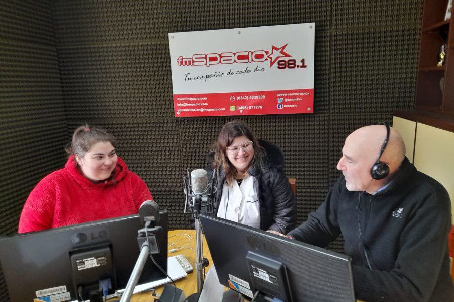 Melisa Zeitter y Florencia Ríos con Amado Montú