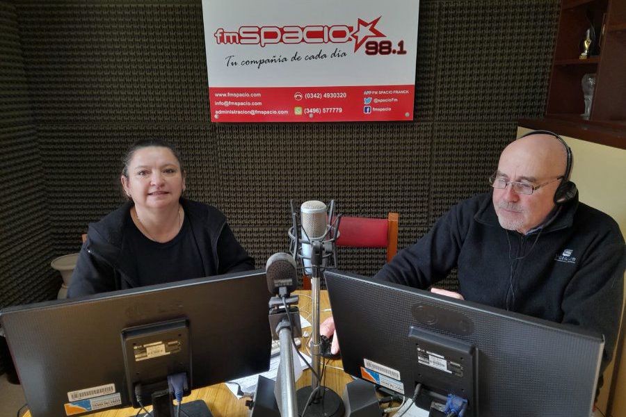 Viviana Bustos con Amado Montú en FM Spacio