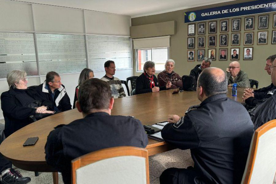 Reunión Policial en salón Comunal