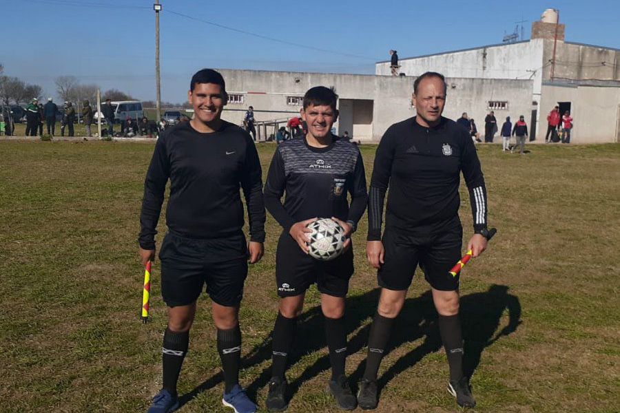 Terna arbitral en Empalme San Carlos