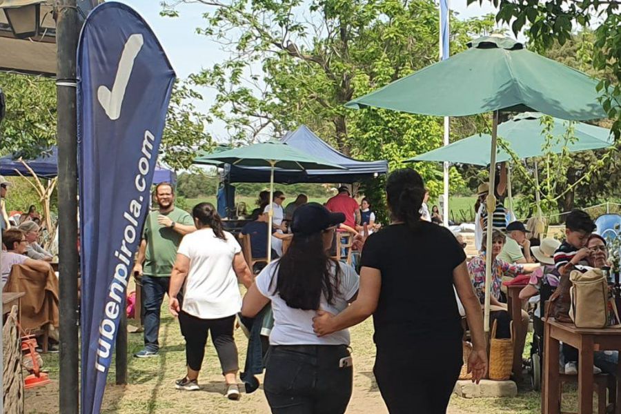 Pirola presente en Las Colonias