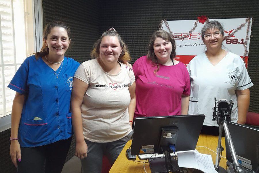 Staff de Senderos en FM Spacio